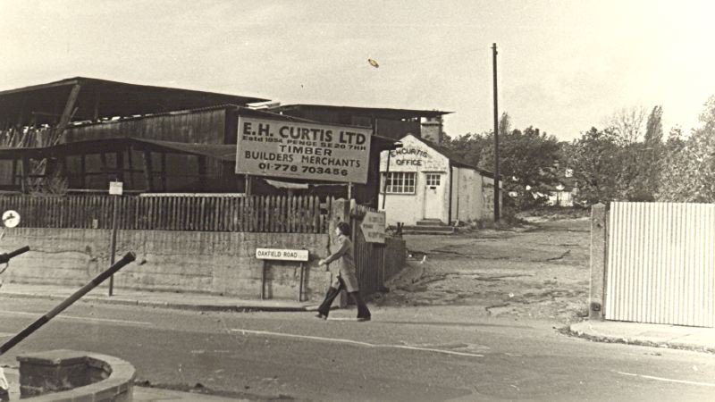 14, Then, Curtis Woodyard, corner of Oakfield Rd and High St, 1977.jpg